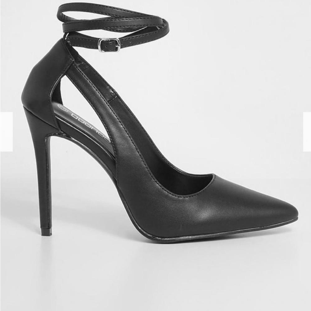 CUT OUT DETAIL LACE UP PUMP